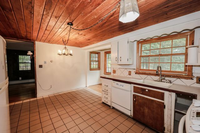 16 Meserve Road, Durham, NH 03824