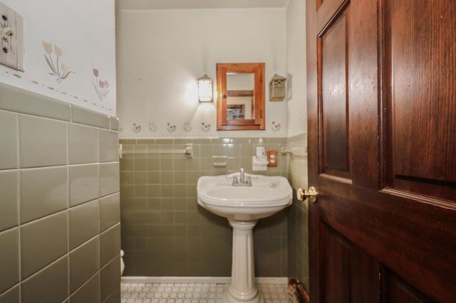 16 Meserve Road, Durham, NH 03824