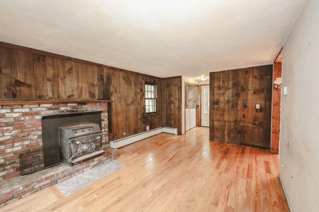 16 Meserve Road, Durham, NH 03824