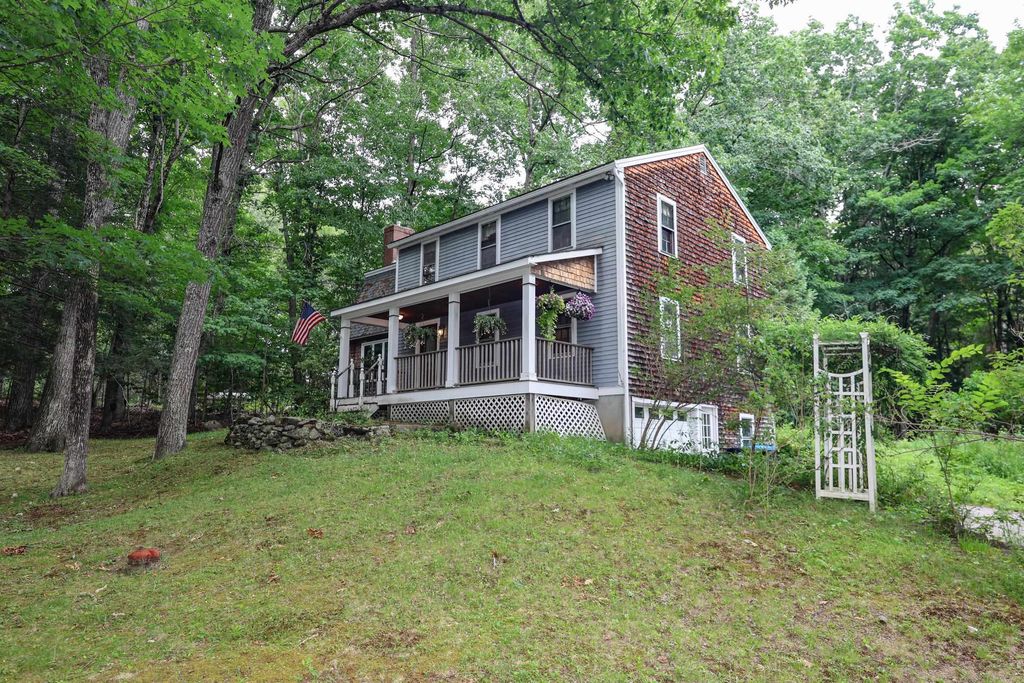 16 Meserve Road, Durham, NH 03824