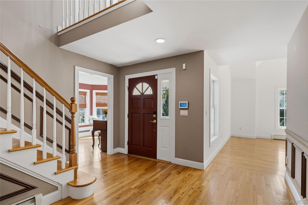 10 Matinecock Court, Locust Valley, NY 11560 — photo 2