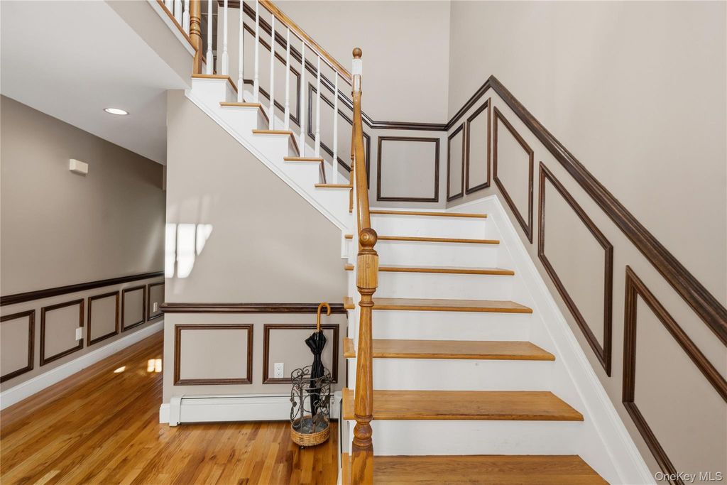 10 Matinecock Court, Locust Valley, NY 11560 — photo 3