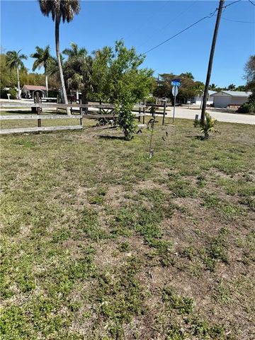 226 Kingston DR, Fort Myers, FL 33905