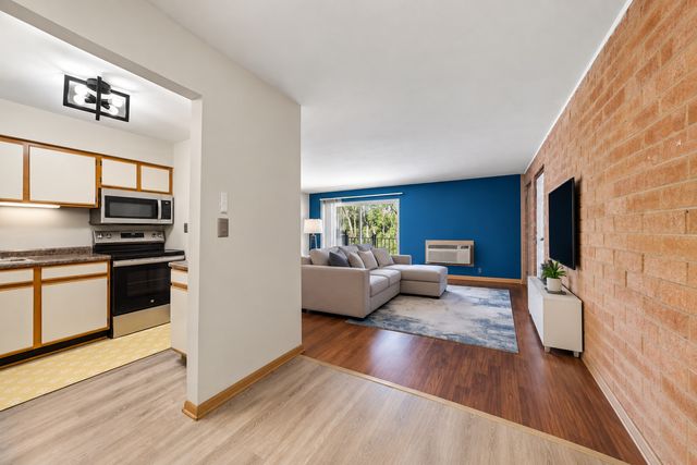 1900 Canal Street 2D, Blue Island, IL 60406