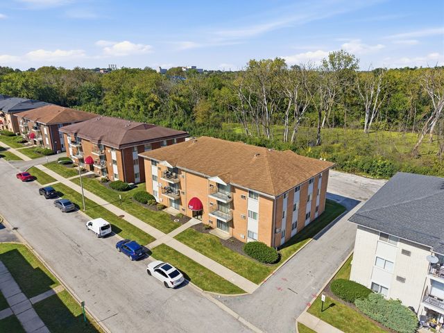 1900 Canal Street 2D, Blue Island, IL 60406