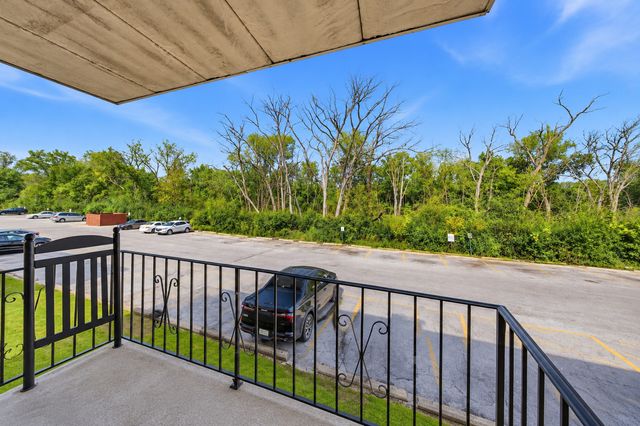 1900 Canal Street 2D, Blue Island, IL 60406
