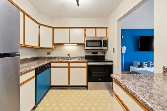 1900 Canal Street 2D, Blue Island, IL 60406