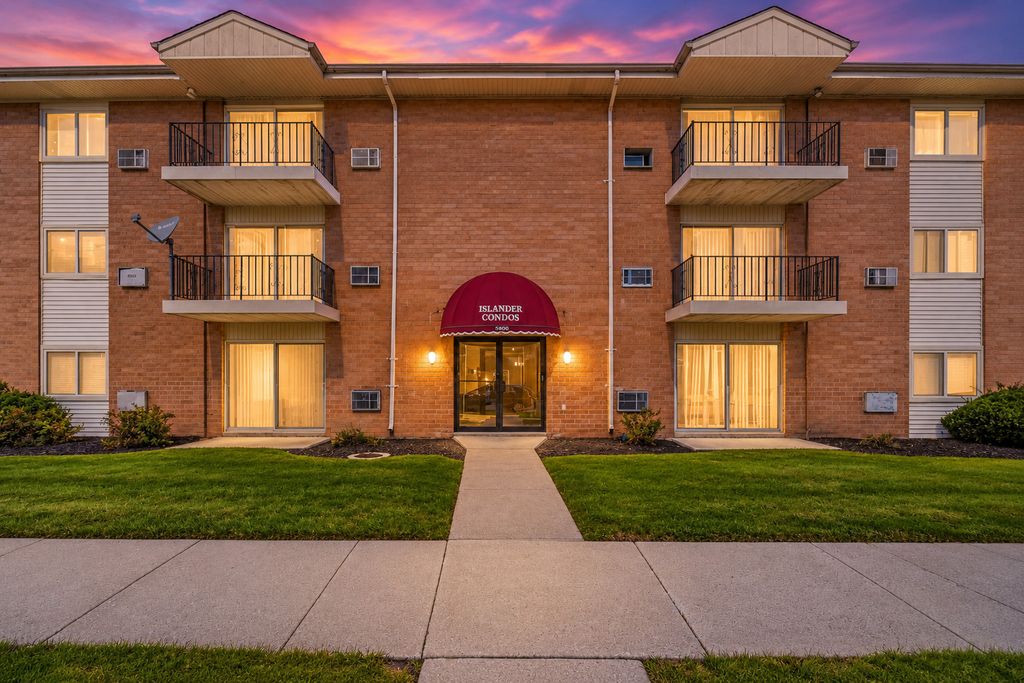 1900 Canal Street 2D, Blue Island, IL 60406