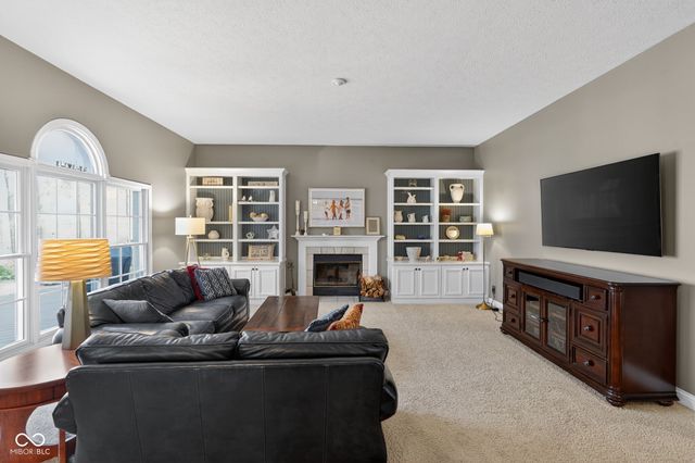 1238 Sullivans Ridge, Zionsville, IN 46077