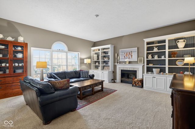 1238 Sullivans Ridge, Zionsville, IN 46077