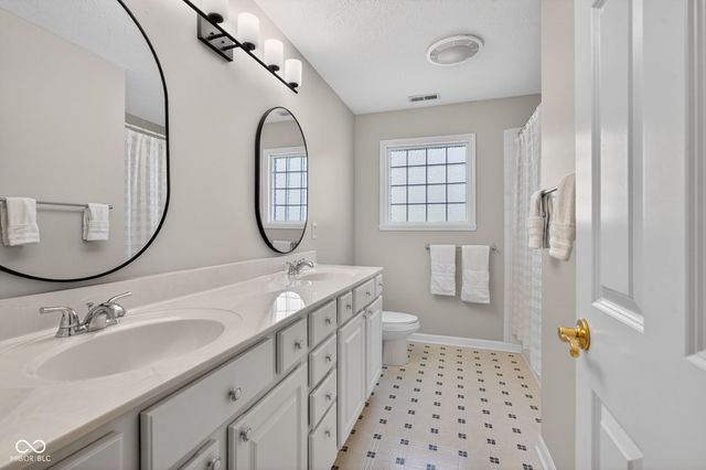1238 Sullivans Ridge, Zionsville, IN 46077