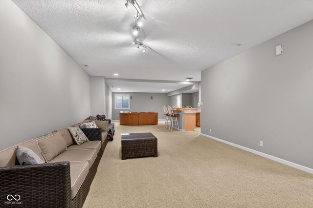 1238 Sullivans Ridge, Zionsville, IN 46077