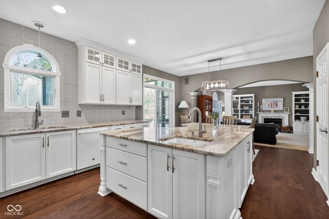 1238 Sullivans Ridge, Zionsville, IN 46077