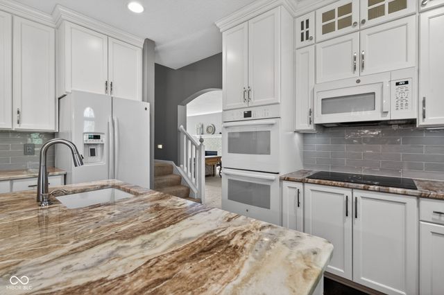 1238 Sullivans Ridge, Zionsville, IN 46077