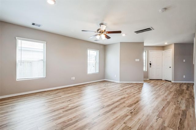 827 Deerhurst Lane, Magnolia, TX 77354