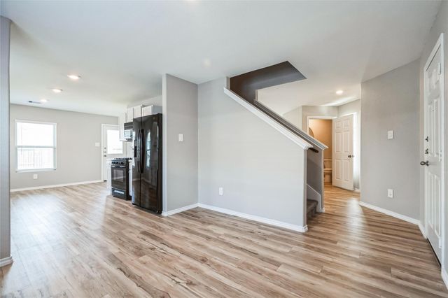 827 Deerhurst Lane, Magnolia, TX 77354