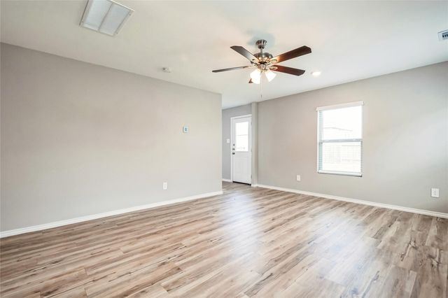 827 Deerhurst Lane, Magnolia, TX 77354