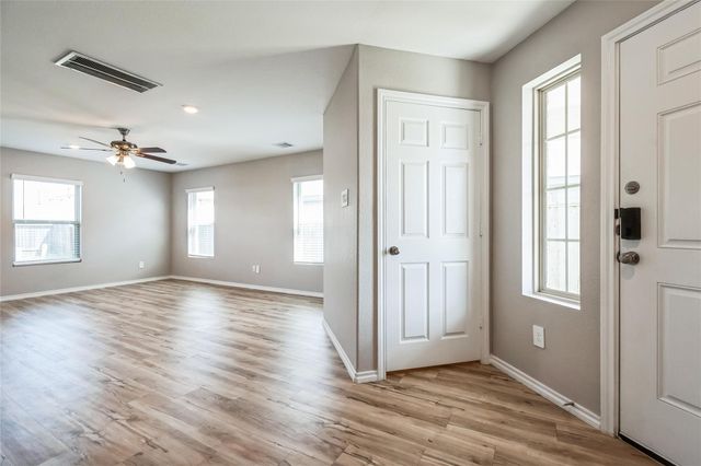 827 Deerhurst Lane, Magnolia, TX 77354