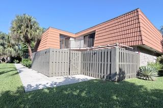 11006 N Harmony Lake Cir, Davie, FL 33324