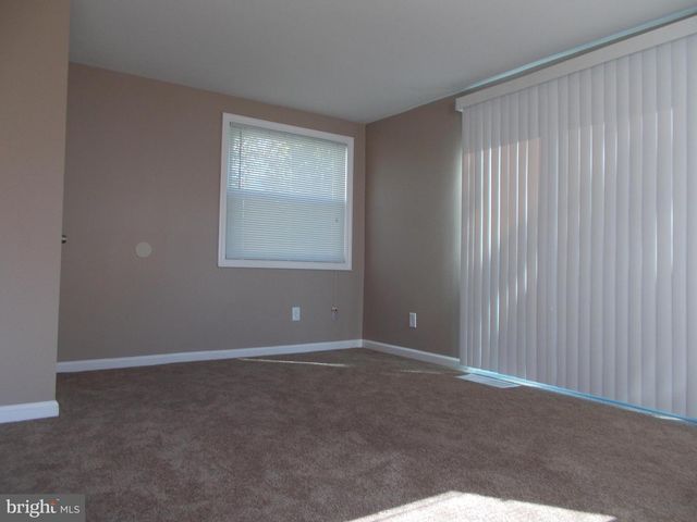 203 BLUE JAY LN, Mount Holly, NJ 08060