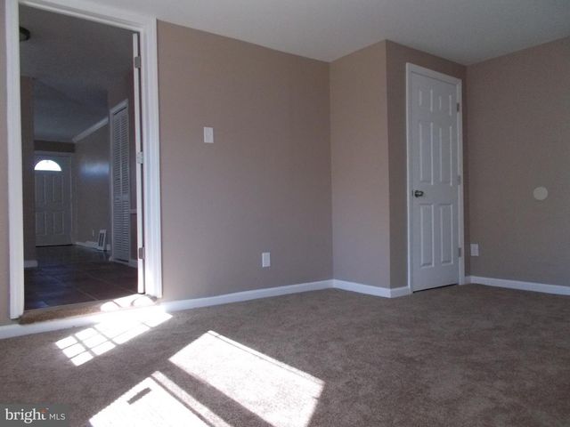 203 BLUE JAY LN, Mount Holly, NJ 08060