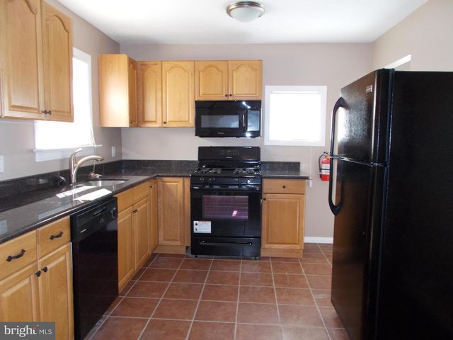 203 BLUE JAY LN, Mount Holly, NJ 08060