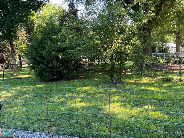 301 Shadowood Drive, Reidsville, NC 27320