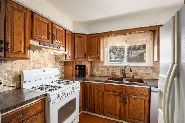 100 Burt Avenue, Jackson, MI 49201