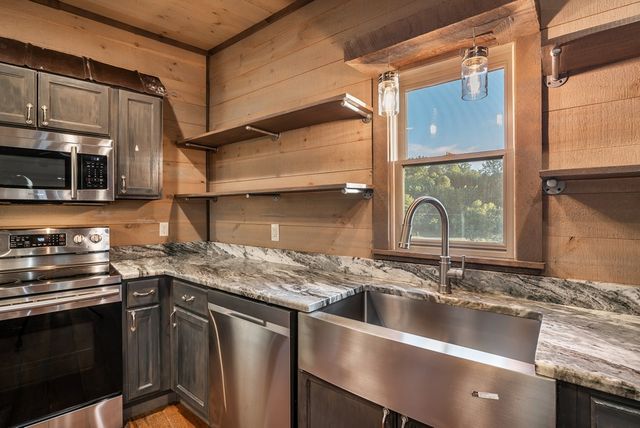 2637 River Road, Mineral Bluff, GA 30559