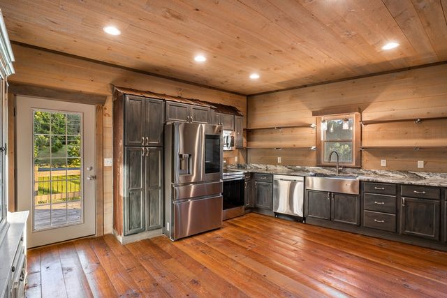 2637 River Road, Mineral Bluff, GA 30559