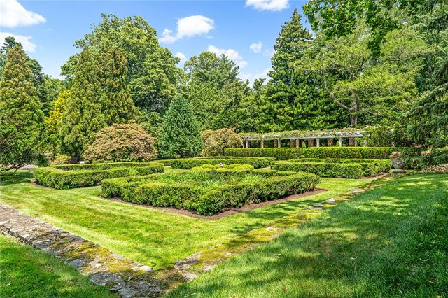 506 Clarks Row, Bristol, RI 02809