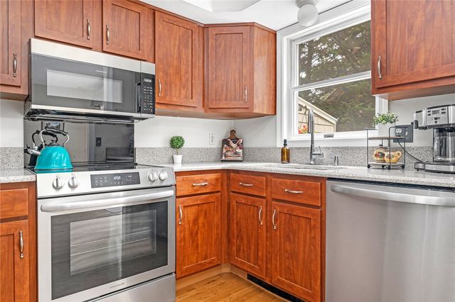 506 Clarks Row, Bristol, RI 02809