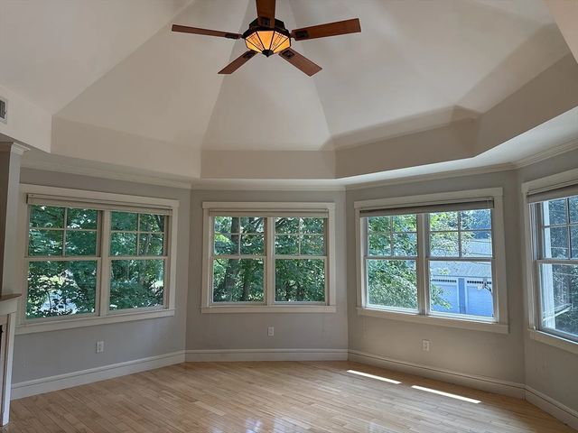9 Sunny Knoll Ter, Lexington, MA 02421