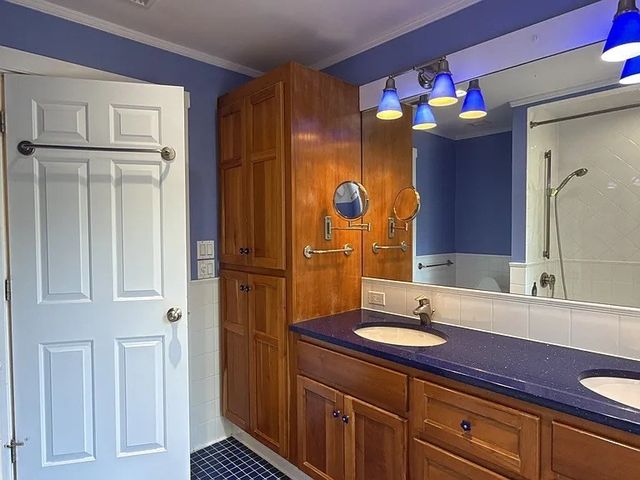 9 Sunny Knoll Ter, Lexington, MA 02421