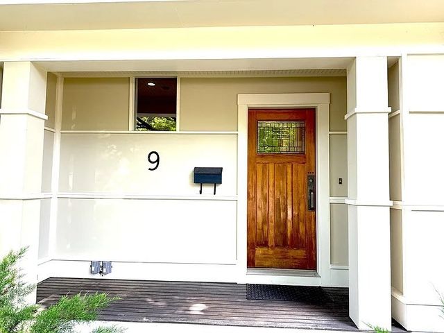 9 Sunny Knoll Ter, Lexington, MA 02421