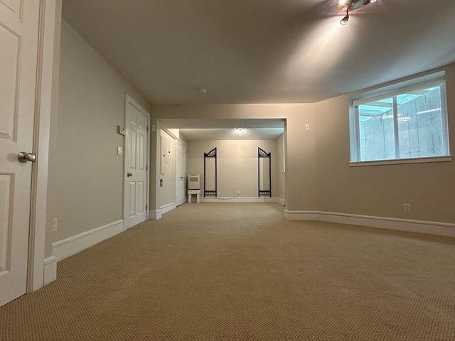 9 Sunny Knoll Ter, Lexington, MA 02421