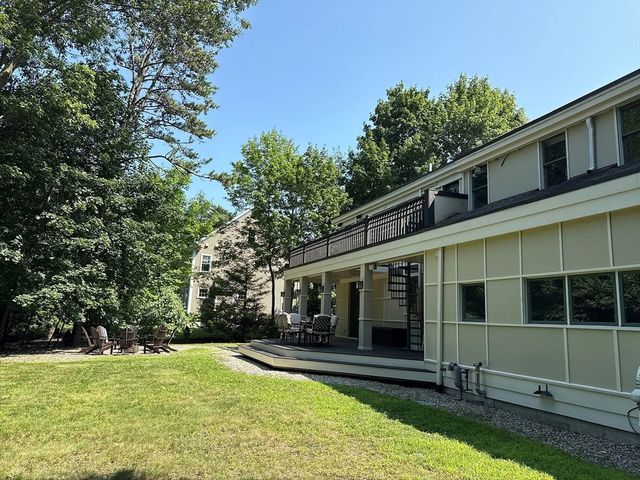 9 Sunny Knoll Ter, Lexington, MA 02421