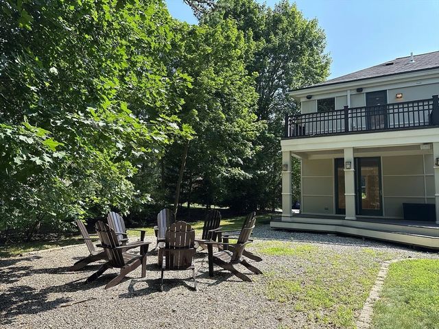 9 Sunny Knoll Ter, Lexington, MA 02421