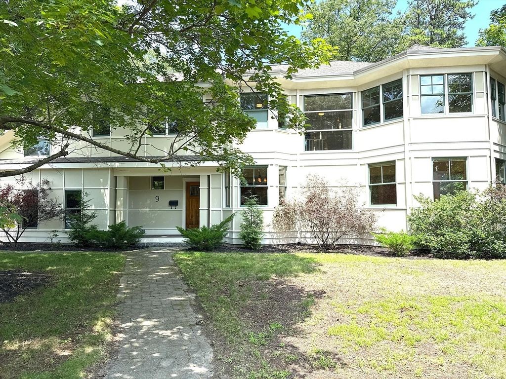 9 Sunny Knoll Ter, Lexington, MA 02421