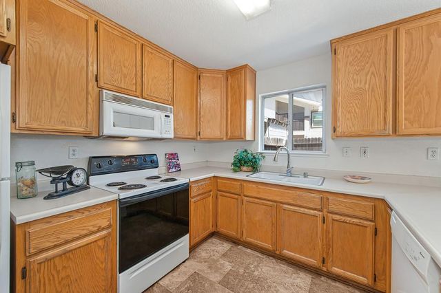 3023 Courtside Dr, Diamond Springs, CA 95619