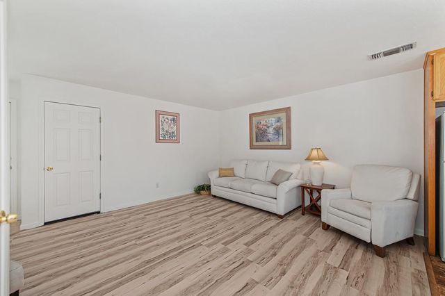 3023 Courtside Dr, Diamond Springs, CA 95619