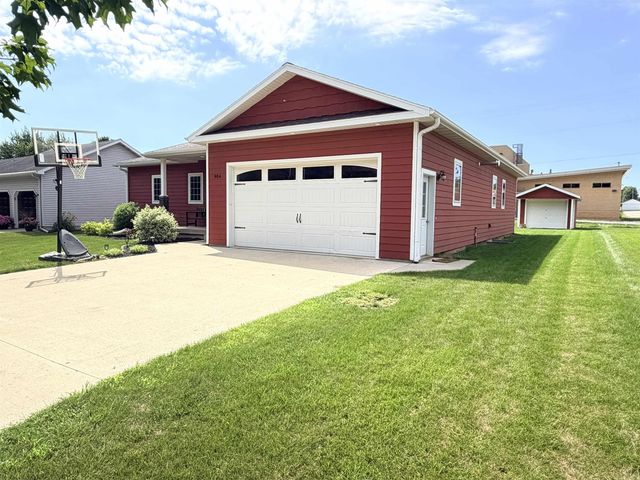 904 Poplar St, Osage, IA 50461