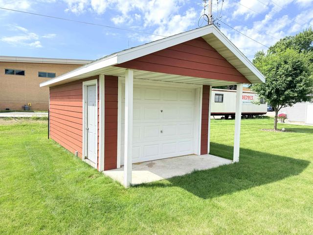 904 Poplar St, Osage, IA 50461