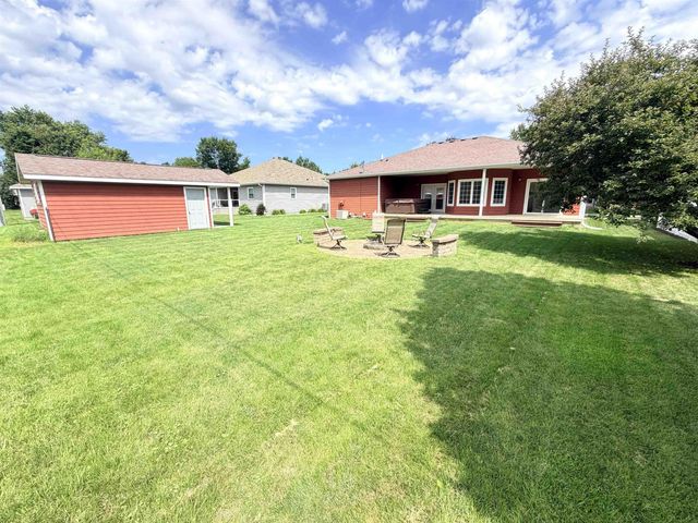 904 Poplar St, Osage, IA 50461