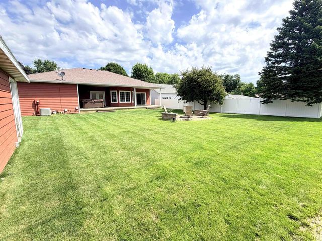 904 Poplar St, Osage, IA 50461