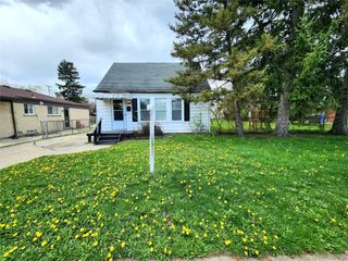 6147 Whitefield Street, Dearborn Heights, MI 48127