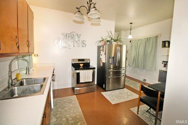 121 N Seventh Street, Boonville, IN 47601