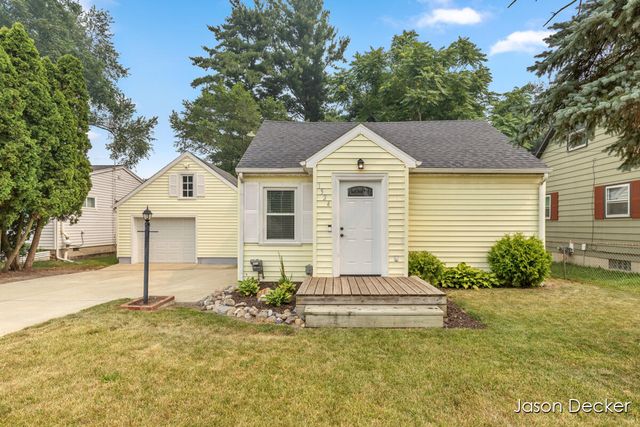 1524 Downey Street, Lansing, MI 48906