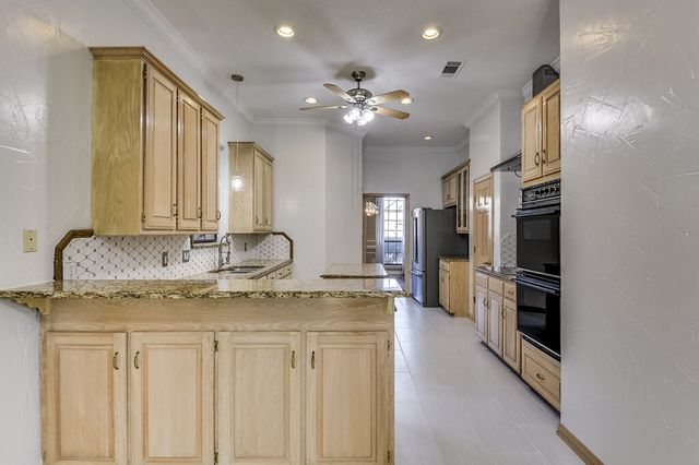 6702 Blake Drive, Arlington, TX 76001