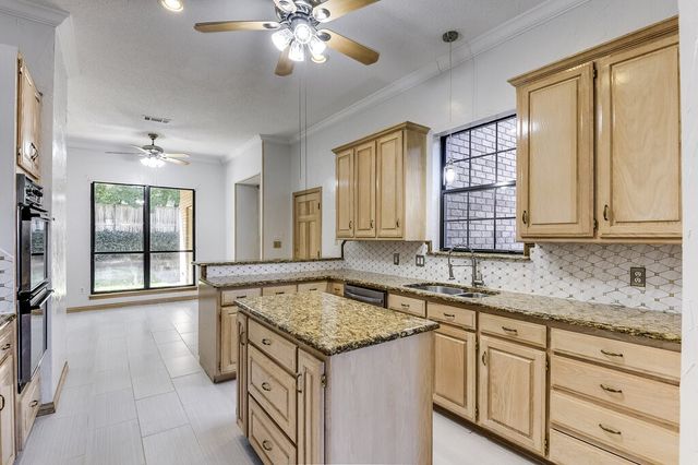 6702 Blake Drive, Arlington, TX 76001